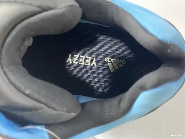 'Bright Cyan' GZ3079 Boost Yeezy 700 ADIDAS MNVN 0702